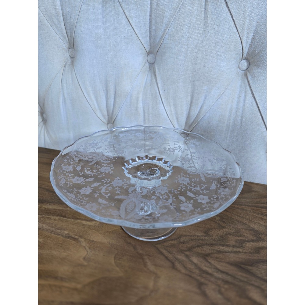 Elegant etched glass pedestal cake stand floral pattern - Picture 4 of 5